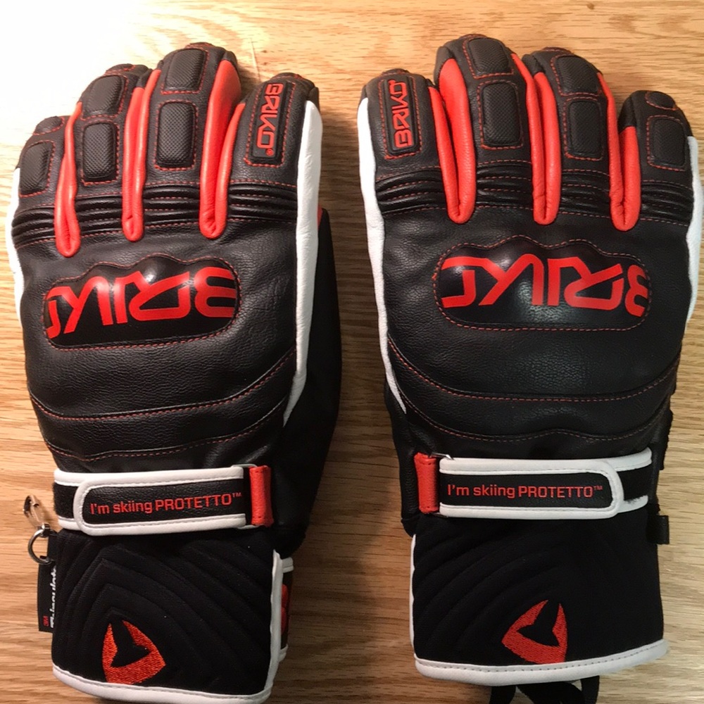 Briko Gloves a Size 7. UNISEX